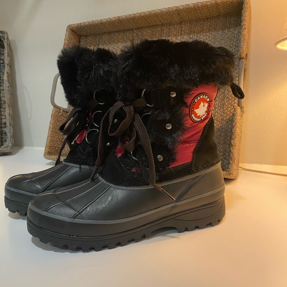 Canada Weather Gear Black and Red Fur-Trimmed Boots